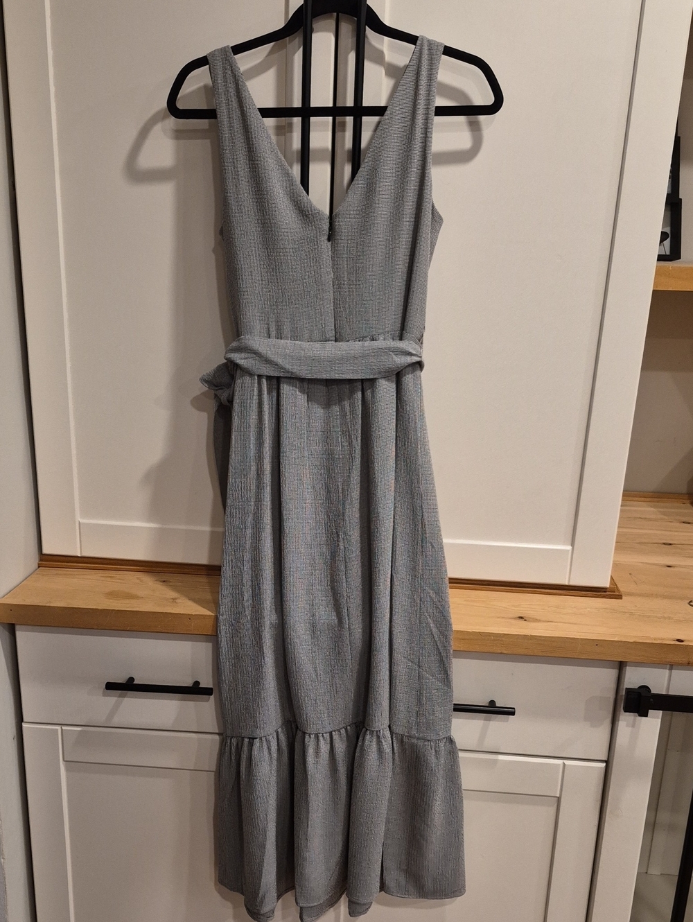 DKNY - NWOT Sleeveless Faux Wrap Midi Dress in Light Gray With Belt Tie - Picture 5 of 5